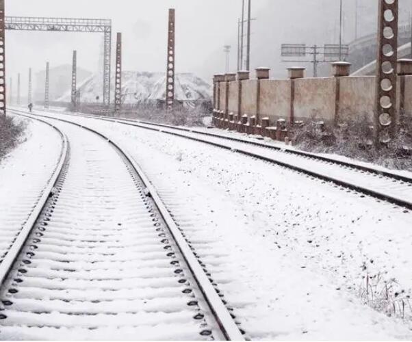冬天已到，雨雪天氣增多，應(yīng)該怎么做才能防止凈化板發(fā)潮？